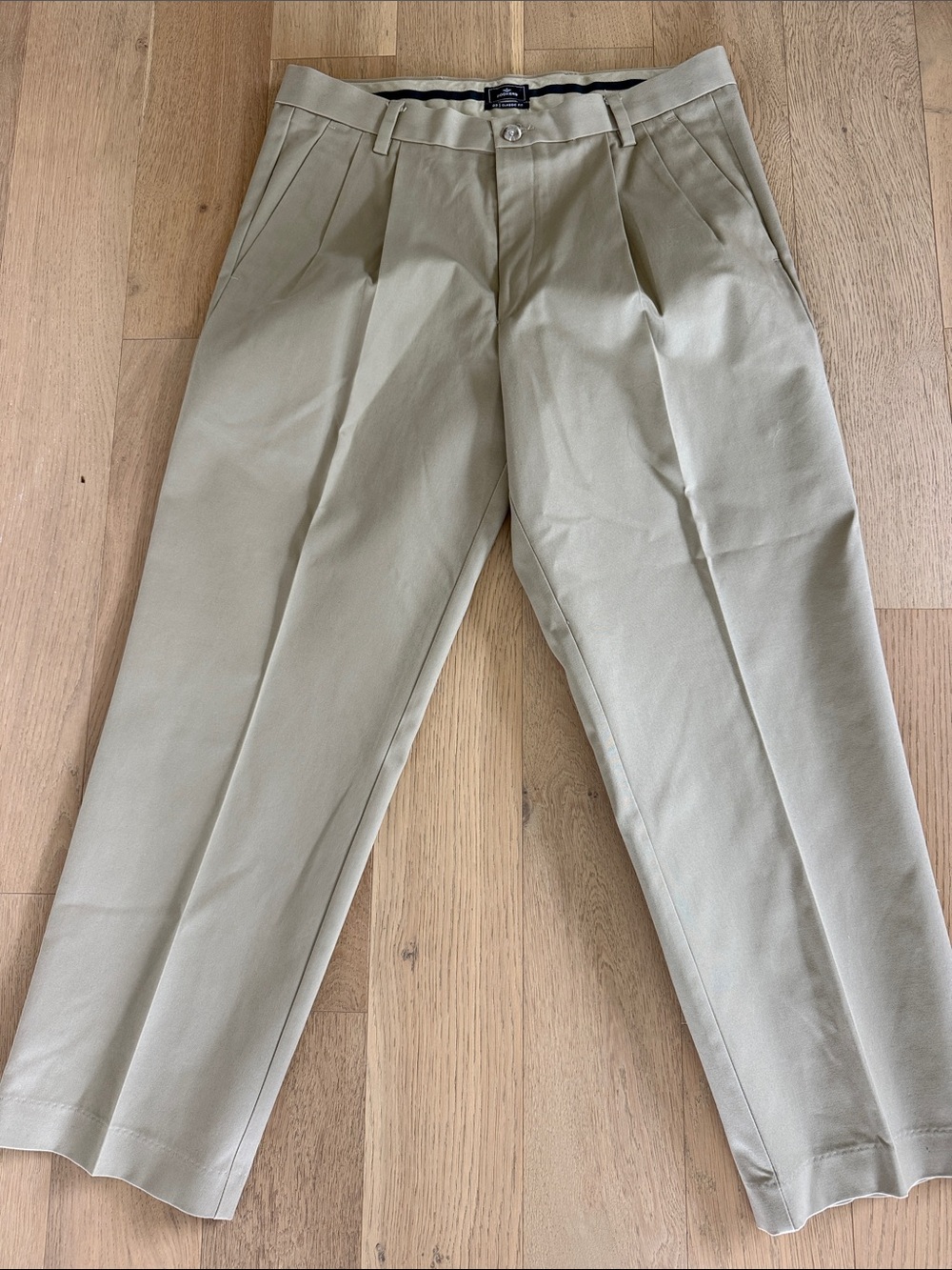 Dockers Men's Pleated Chinos in Light Khaki